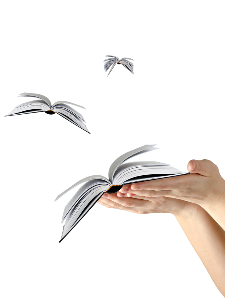 Otwarta książka leżąca na ręce.